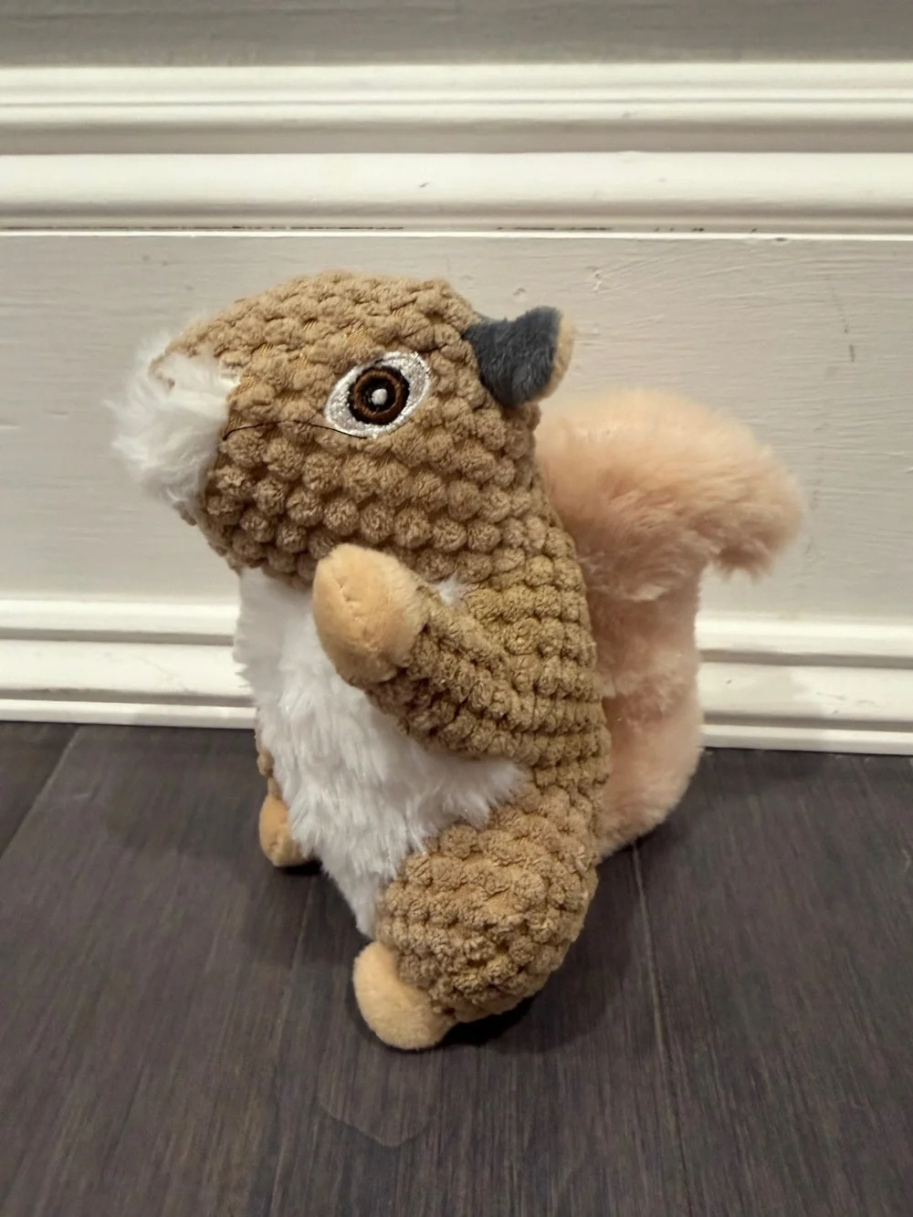 NWOT Plush Squirrel Small Pet Toy in Tan and Cream Dog Tough Toy 6” in